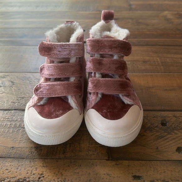 Toddler girls winter shoes bundle Size 6. - Picture 5 of 9